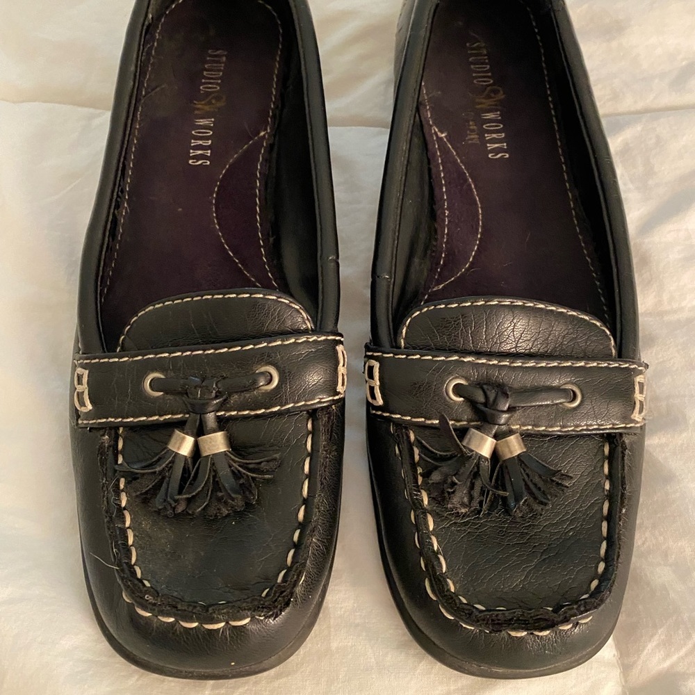 7 1/2M black slip on shoes